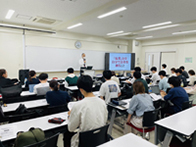 埼玉大学経済学部様での授業風景